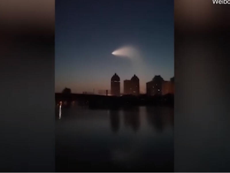 ضوء غامض في سماء الصين يثير مخاوف بشأن اختبار بكين لصاروخ نووي