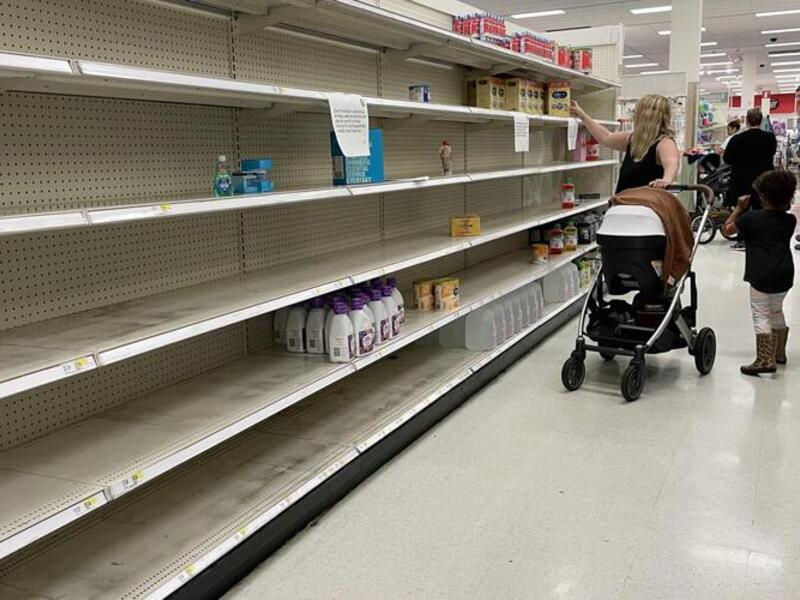 Biden Orders Federal Government to Address US Baby Formula Shortage