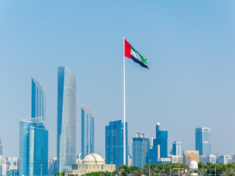 2. الإمارات: احتلت الإمارات المرتبة الثانية بين الدول العربية التي بلغ نصيب الفرد من الناتج المحلي الإجمالي فيها 70.47 ألف.