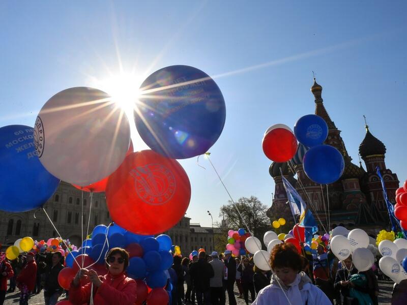 Russian Trade Unions' members holding balloons and flags gather on Red Square for their May Day demonstration in Moscow on May 1, 2019.  Yuri KADOBNOV / AFP