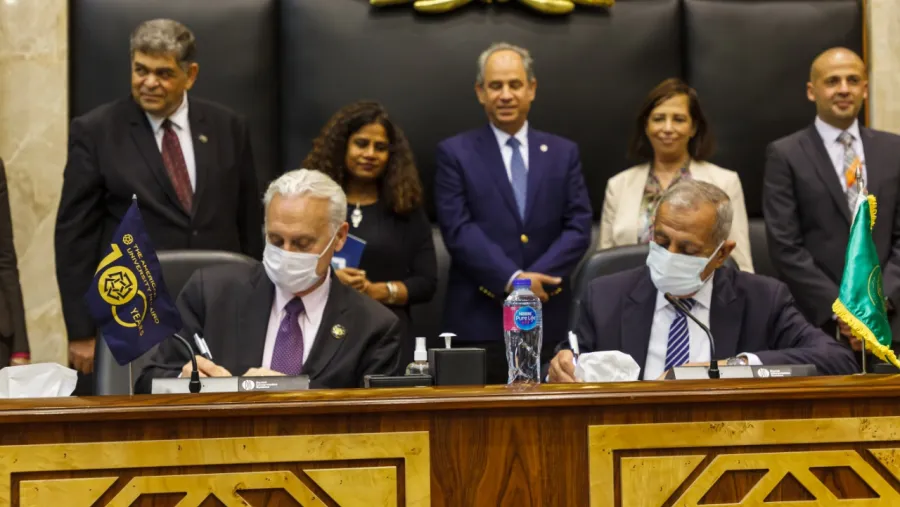AUC Signs MOU With AASTMT And Strategic Partnership Agreement With AIU
