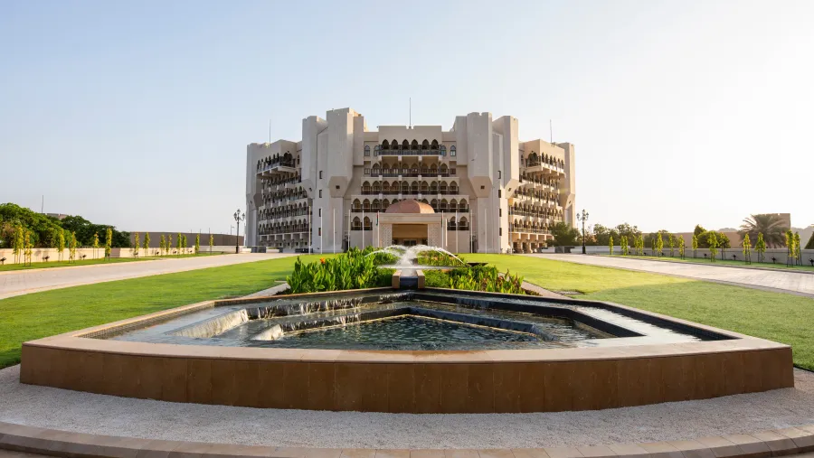 Al Bustan Palace, A Ritz-carlton Hotel Begins Vaccination Drive For Ladies And Gentlemen