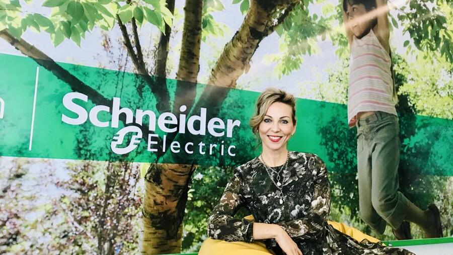 Schneider Electric Joins Forces With The Abu Dhabi Sustainability Group To Fuel A Bright Sustainable Future For The Emirate