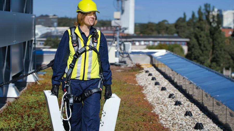 Ericsson Adds a 12 kg Radio to Massive MIMO Portfolio for Easier 5G Mid-Band Deployment