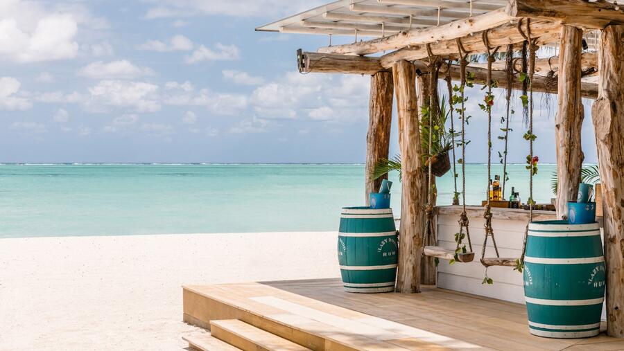 Four Seasons Resort Mauritius at Anahita Reopens with Elevated Beachfront Dining and Transformed Culinary Experiences