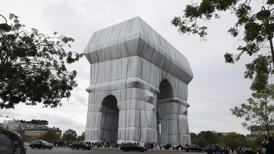 Abu Dhabi Festival Honours The Artist Christo  With A Prestigious Award