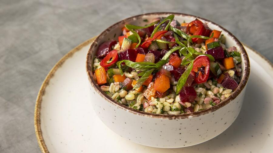 Etihad Airways Collaborates With Emirati Chef on Special Inflight Ramadan Menu  