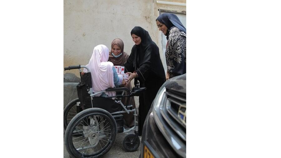 Ooredoo’s Goodwill Journey brings the spirit of Eid to families in Samail and Bousher Al Misfah by Distributing Kiswat Al-Eid 