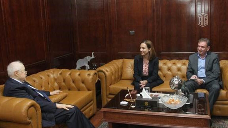 Abu-Ghazaleh Receives Director of UNRWA Affairs in Jordan