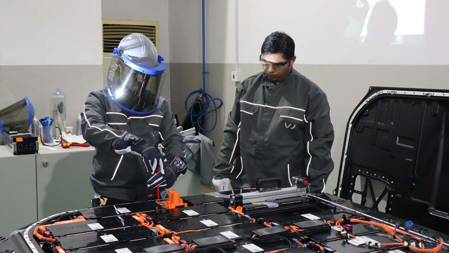 Electrifying Qatar: Audi Middle East completes first training of High Voltage Experts in the region