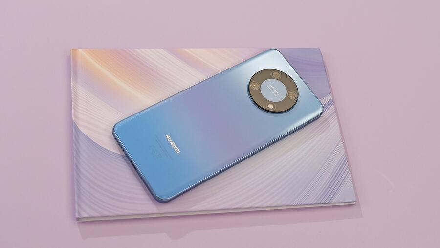 Best Option for Entry-level Smartphones Under 900 Sar in the Kingdom of Saudi Arabia Huawei Nova Y90 Is the One To Go For