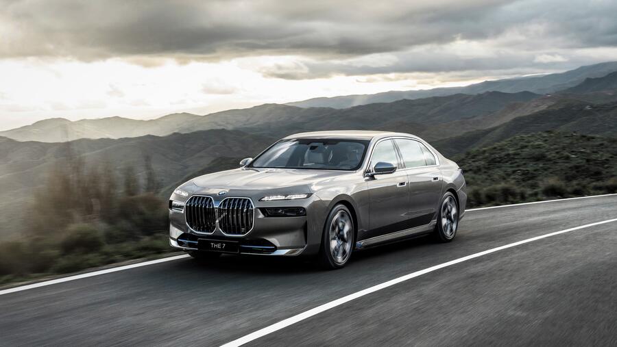 A First-class Drive at Your Fingertips: BMW 7 Series 2023 Pre-booking Now Open in Bahrain