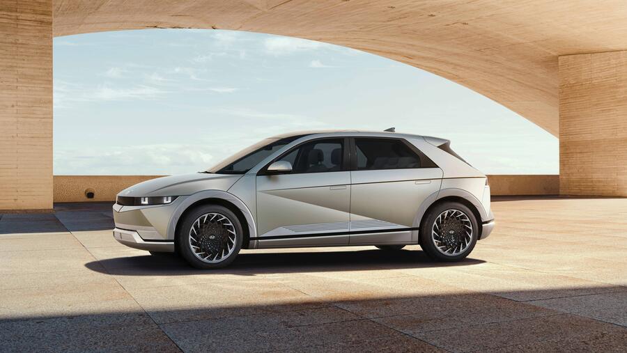 MotorTrend Names Hyundai IONIQ 5 2023 SUV of the Year 