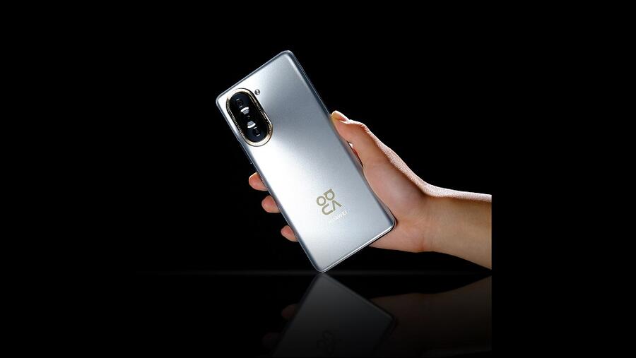 With many industry-firsts, the HUAWEI nova 10 Pro’s front camera takes your selfies to new levels