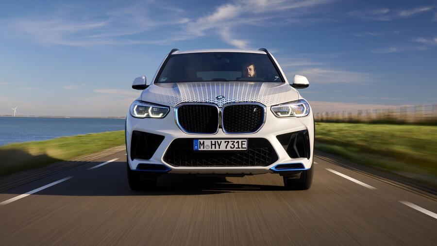 BMW iX5 Hydrogen pilot fleet arrives in the Middle East.