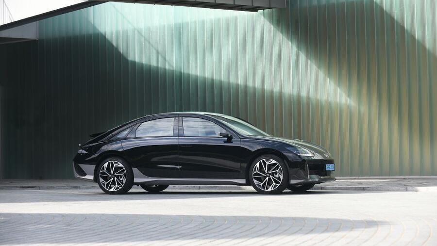 Hyundai 2023 IONIQ 6 SE Long Range RWD Achieves an exceptional EPA-Estimated Driving Range