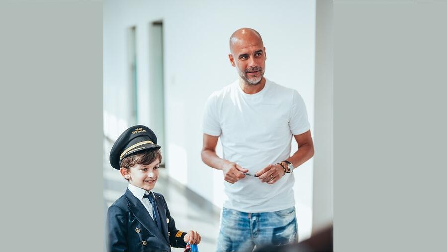 Manchester city’s pep guardiola celebrates world pilots’ day with Etihad airways