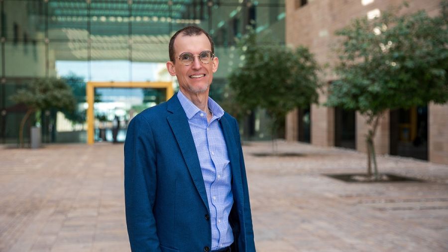 CMU-Q’s Dudley Reynolds co-edits handbook on the multilingual classroom