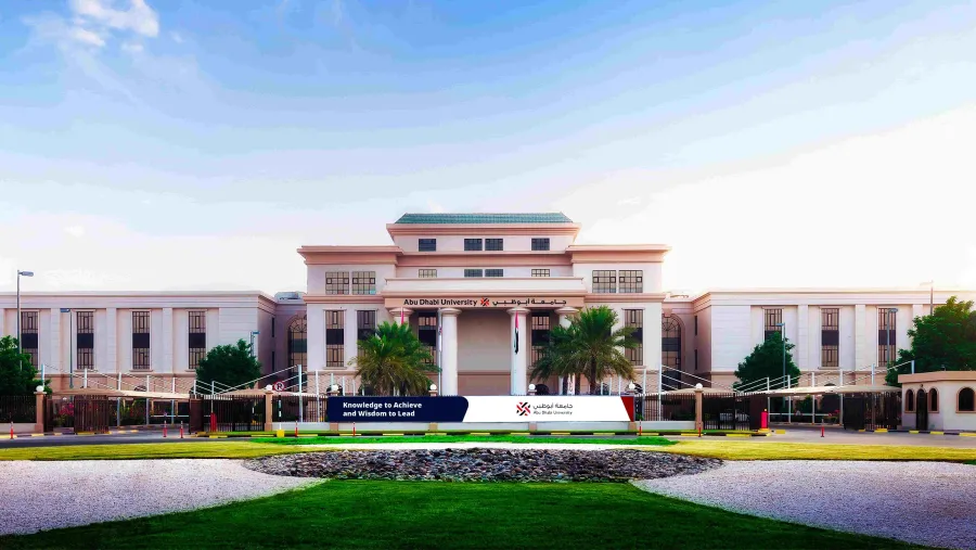 حمدان بن زايد يقدم 20 منحة دراسية شاملة لأوائل الثاني عشر للالتحاق بجامعة أبوظبي