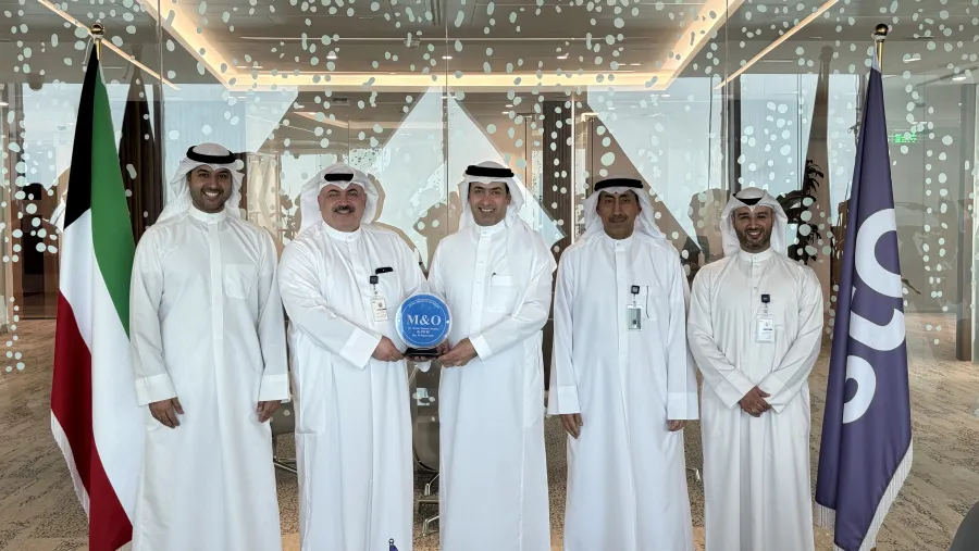 أعلنت شركة الاتصالات الكويتية – stc، الشركة الرقمية الرائدة في مجال تمكين التحول الرقمي في الكويت، عن حصول فريق مركز البيانات التابع لها على شهادة إدارة وتشغيل مركز البيانات " M&O Stamp of Approval "من قبل معهد Uptime العالمي، باعتباره منظمة استشارية تركز على تحسين البنية التحتية الحيوية للأعمال من خلال الابتكار والتعاون وشهادات الأداء المستقلة. وفي بيان لها أشارت stc إلى أن شهادة M&O Stamp of Approval تعكس الجهود الحثيثة التي تبذلها الشركة في سبيل تقديم خدمات استثنائية ومتكاملة لعملائها، حيث أكملت الشركة ع