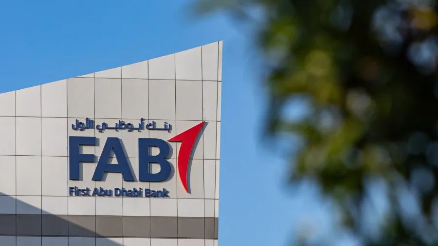 بنك أبوظبي الأول يتعاون مع "مصدر" و"بلو كربون" لتسريع نمو أسواق تداول الكربون في الشرق الأوسط وشمال أفريقيا