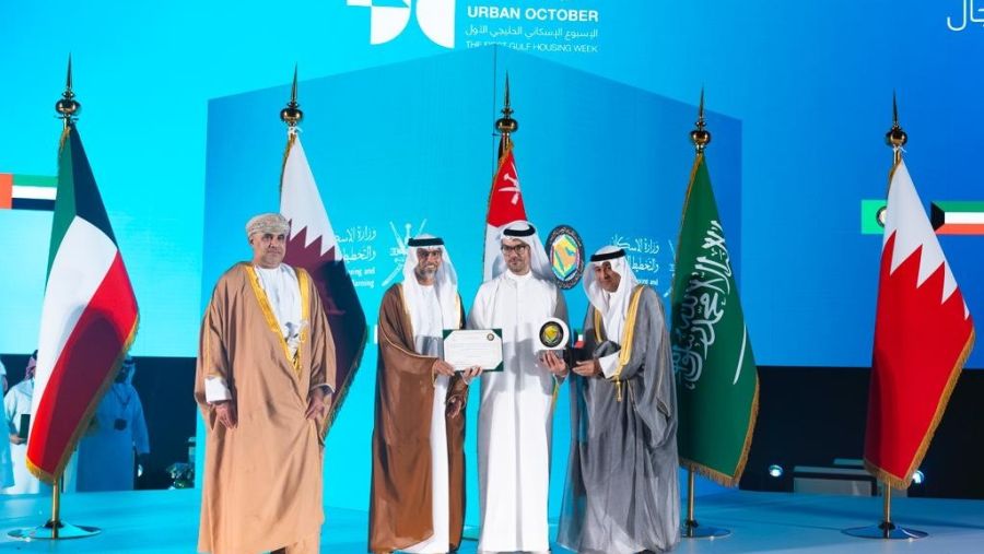 "الإمارات الإسلامي" يفوز بجائزة الابتكار بمجال التمويل السكني خلال "الأسبوع الإسكاني الخليجي الأول" في سلطنة عُمان
