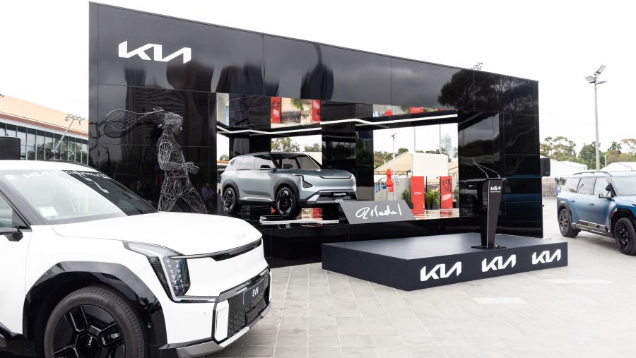 كيا تسلط الضوء على أهمية التحول نحو السيارات الكهربائية خلال بطولة أستراليا المفتوحة 2024