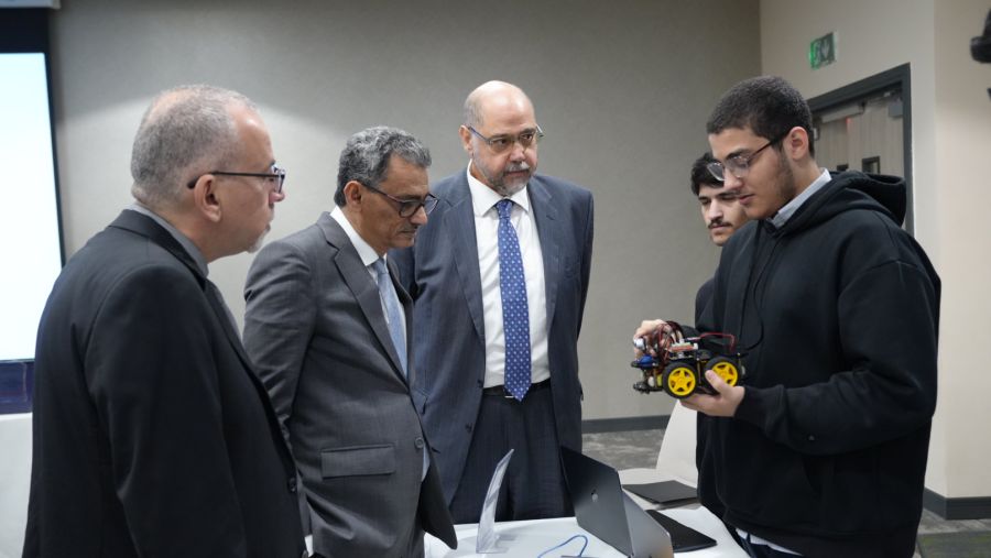 كلية الهندسة بجامعة أبوظبي تختتم النسخة الأولى من مسابقة «روبوكار» لتصميم سيارات الروبوت الصغيرة في حرمها الجامعي بمدينة العين