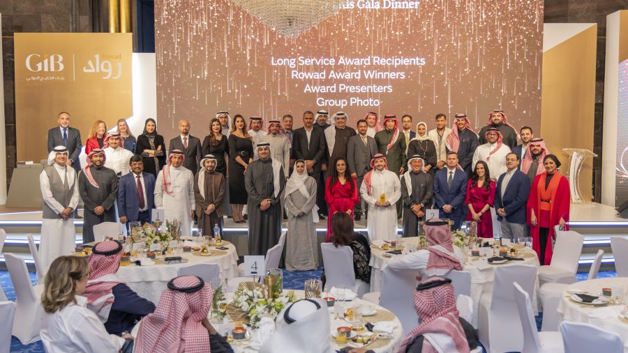 بنك الخليج الدولي يٌكرّم موظفي الخدمة الطويلة  والفائزين بجوائز روّاد