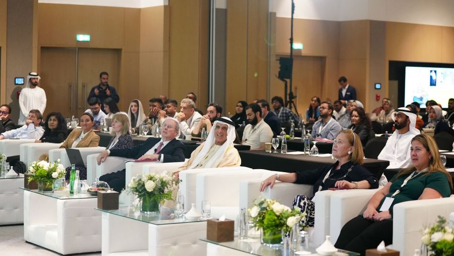 حاكم رأس الخيمة يمنح "جائزة الشيخ سعود العالمية" للبروفيسور مايكل كلاين تقديراً لإسهاماته العلمية البارزة 