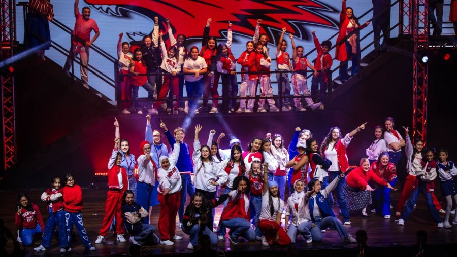 العرض المسرحي "شوتايم!" يُسلط الأضواء على مواهب الطلاب