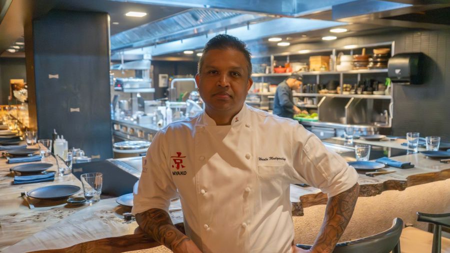 شيف مياكو في حياة ريجنسي دبي يشارك تجربته في فن الطهي الياباني الأصيل