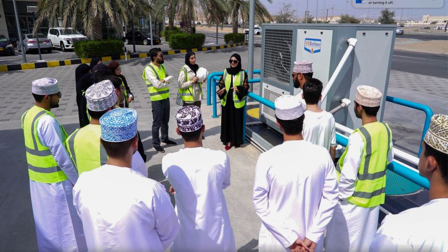 شركة النفط العُمانية للتسويق تقدم تدريباً لطلبة الكليات على  الممارسات المستدامة في قطاع النفط