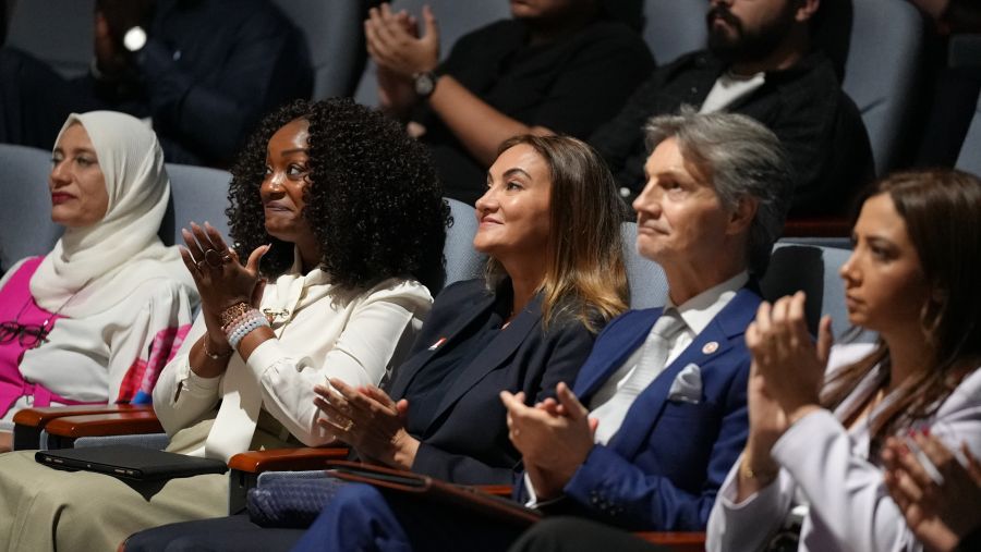 تخريج الدفعة الأولى من "برنامج منحة سعود بن صقر للصحافة الإذاعية والإنتاج التلفزيوني"