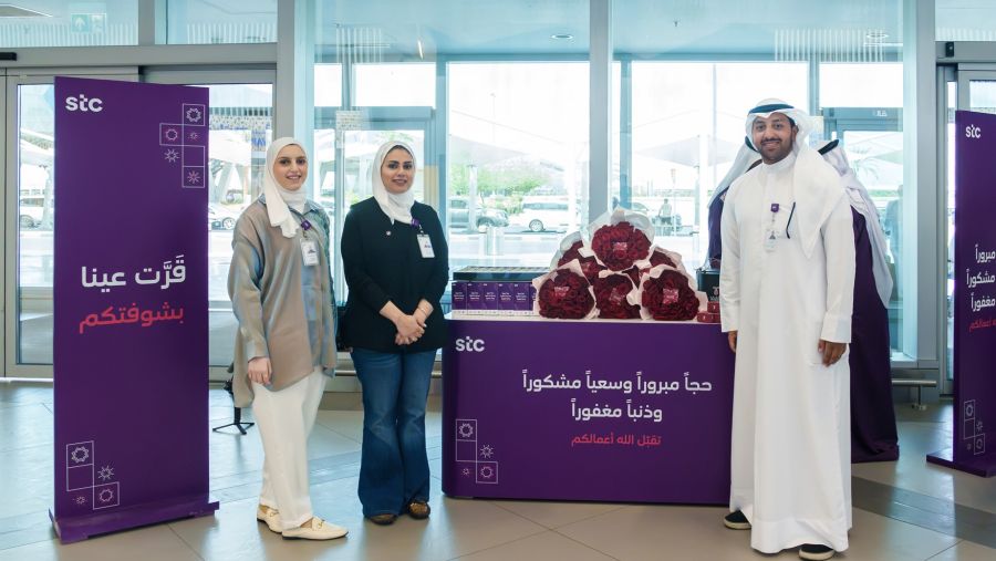 stc ترحب بالحجاج العائدين في صالة الركاب T4 بمطار الكويت الدولي