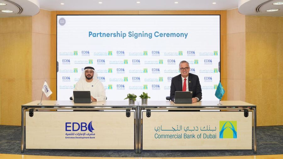 وقد تم توقيع الاتفاقية خلال حفل أقيم في المقر الرئيسي لبنك دبي التجاري في دبي، بحضور سعادة أحمد محمد النقبي، الرئيس التنفيذي لمصرف الإمارات للتنمية، والدكتور بيرند فان ليندر، الرئيس التنفيذي لبنك دبي التجاري.