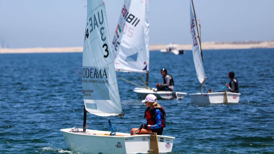 مجلس دبي الرياضي يؤهل السيدات لممارسة رياضة الشراع الحديث