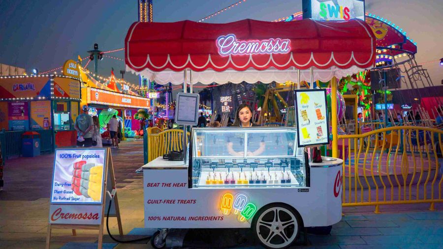 تذكير من القرية العالمية لتسجيل الاهتمام في فئات متاجر التجزئة وخدمات الضيوف والأكشاك والعربات 