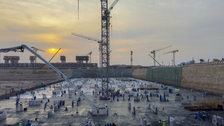 عزيزي تسجل رقمًا قياسيّاً جديداً لأكبر كميّة صب مُتواصلة للخرسانة في مشروع "عزيزي ڤينيس" 