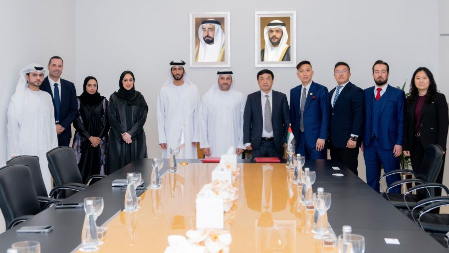 "مطار الشارقة" يُبرم عقد توريد أجهزة تفتيش أمنية بتقنيات حديثة ذات كفاءة عالية