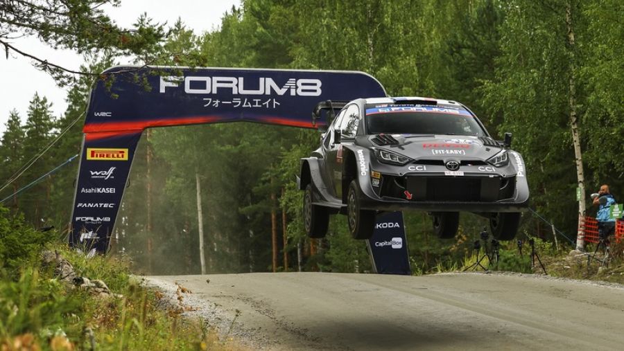 فريق تويوتا جازو للسباقات يحقق الفوز على أرضه في رالي فنلندا