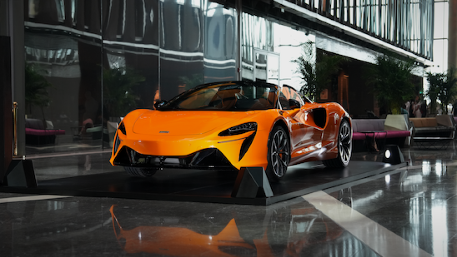 ريكسوس بريميوم دبي يستعرض سيارة مكلارين أرتورا سبايدر بالتعاون مع مكلارين دبي