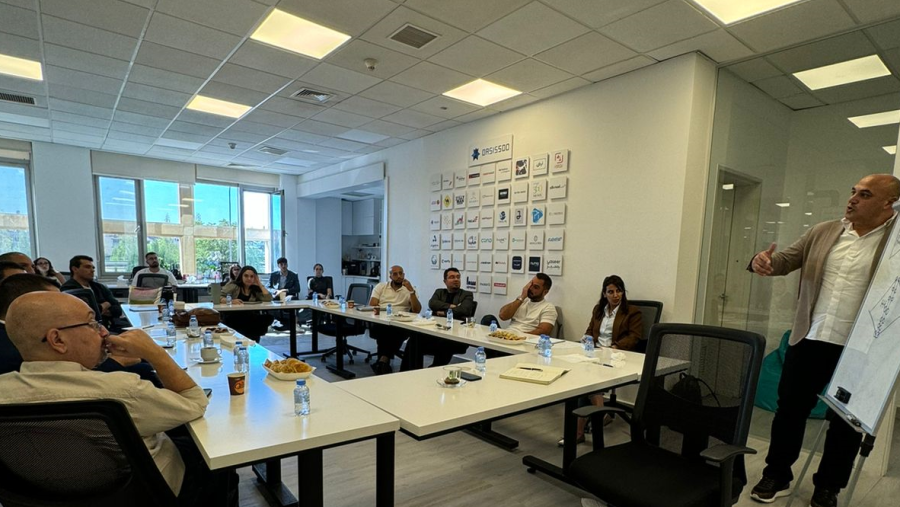 مجموعة فاين الصحية القابضة تواصل تقديم التبرعات دعماً للأهل في قطاع غزة