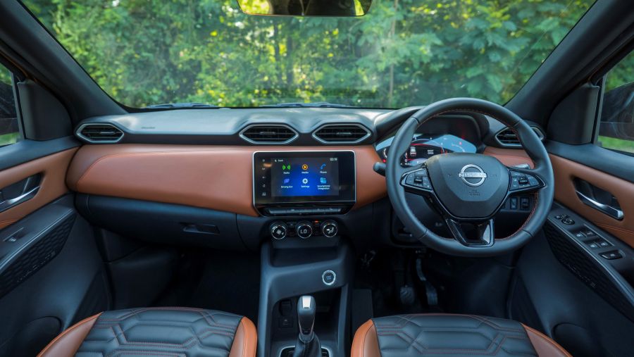 ماغنايت الجديدة هي سيارة رياضية متعدّدة الاستخدامات صغيرة الحجم وجذابّة بتصميمها الجريء والقويّ المعزّز بمصابيح LED وعجلات وقضبان سقف من السبائك المعدنية، ومدعومة بمحرّك توربو فعّال يُولّد أكثر من 160 نيوتن متر