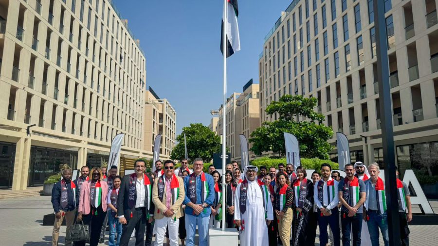 مجموعة ألف تحتفل بيوم العلم الإماراتي في الممشى الشارقة