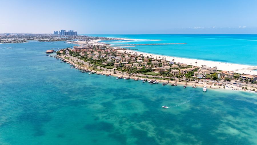 فلاي دبي تضيف العلمين في مصر إلى وجهاتها الصيفية الموسمية