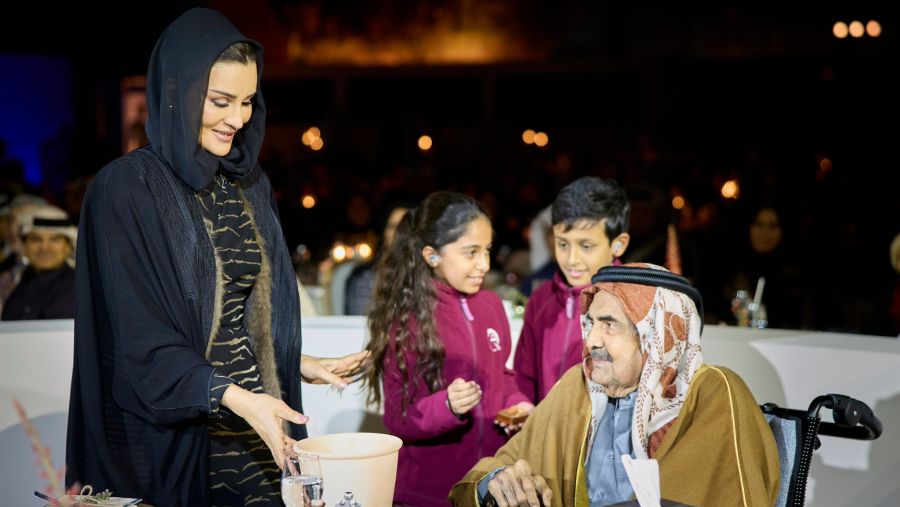 صاحب السمو الأمير الوالد الشيخ حمد بن خليفة آل ثاني وصاحبة السمو الشيخة موزا بنت ناصر يشهدان حفل الذكرى الثلاثين لتأسيس مؤسسة قطر