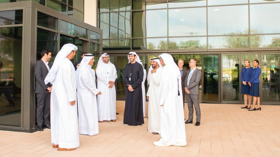 أحمد بن سعيد يزور مركز فلاي دبي الجديد لتدريب الطيارين