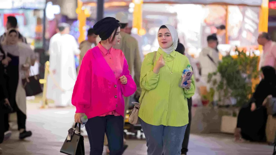  أطلقت القرية العالمية، أحد أهم المتنزهات الثقافية في العالم والوجهة العائلية الأولى للثقافة والترفيه والتسوق في المنطقة، "تحدّي المشي في رمضان" لموسمها الـ 29 وهي المبادرة الهادفة لتعزيز الصحة والعافية من خلال تشجيع ضيوف الوجهة على ممارسة رياضة المشي خلال الشهر الفضيل. يتماشى "تحدي المشي في رمضان" مع مبادرة عام المجتمع وحملة #رمضان_في_دبي، ممّا يؤكد دور القرية العالمية الريادي في تعزيز التفاعل المجتمعي للجميع بمختلف ثقافاتهم عبر أنشطتها وتجاربها الرمضانية المقدّمة تحت شعار "عالم الروائع الرمضانية". يستمر ا