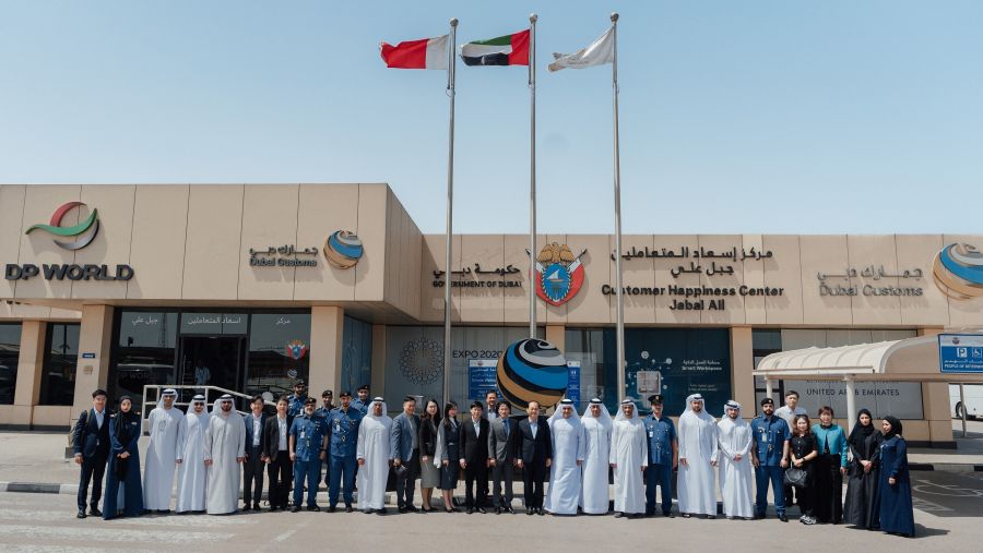 وفد من فيتنام يطلع على تجربة مؤسسة الموانئ والجمارك والمنطقة الحرة في التحول الرقمي وجهود جمارك دبي الرائدة في تسهيل التجارة والتفتيش الجمركي